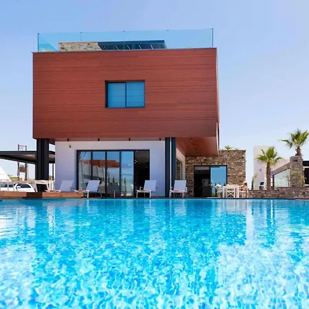 Vivo Mare Beachfront Villas- Blue Diamond *